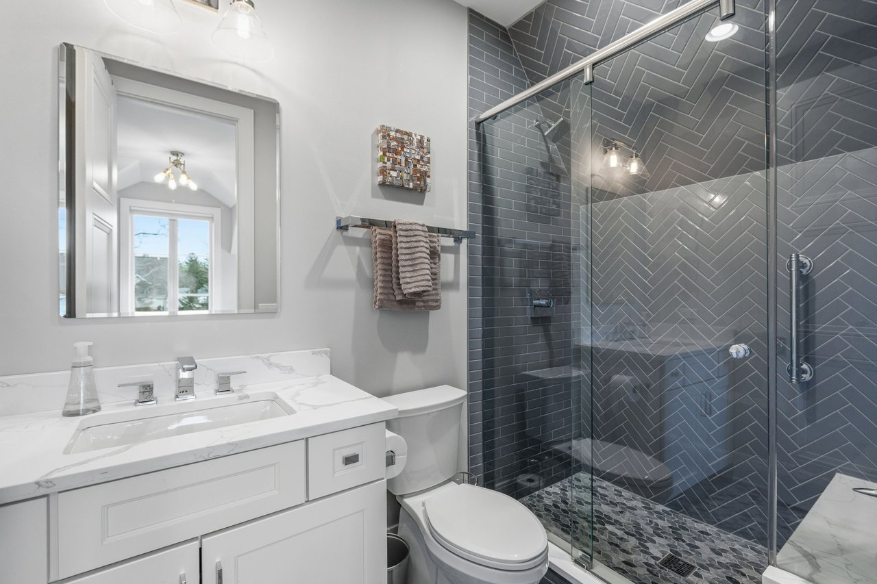 618 Buckingham Place