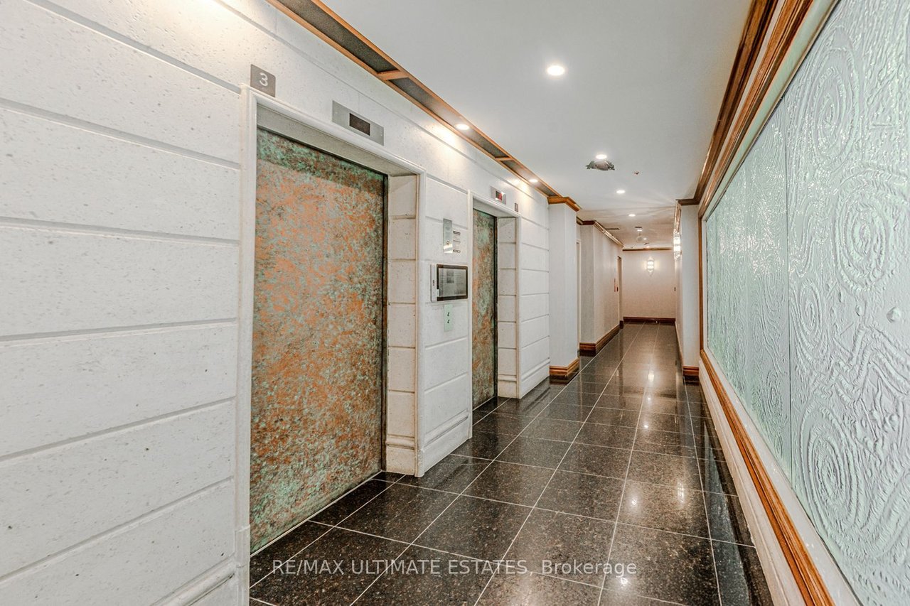 NORTH YORK'S EXCLUSIVE PENTHOUSE