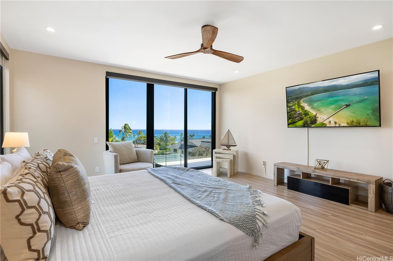 Wallace 3849 Poka St, Honolulu, HI 96816