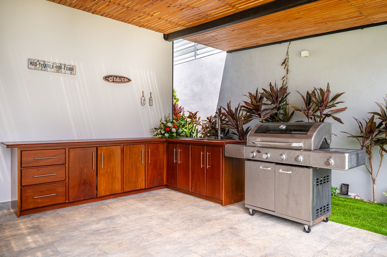 Casa Off shore | Spacious 6BR Home Steps from Tamarindo Beach & Town