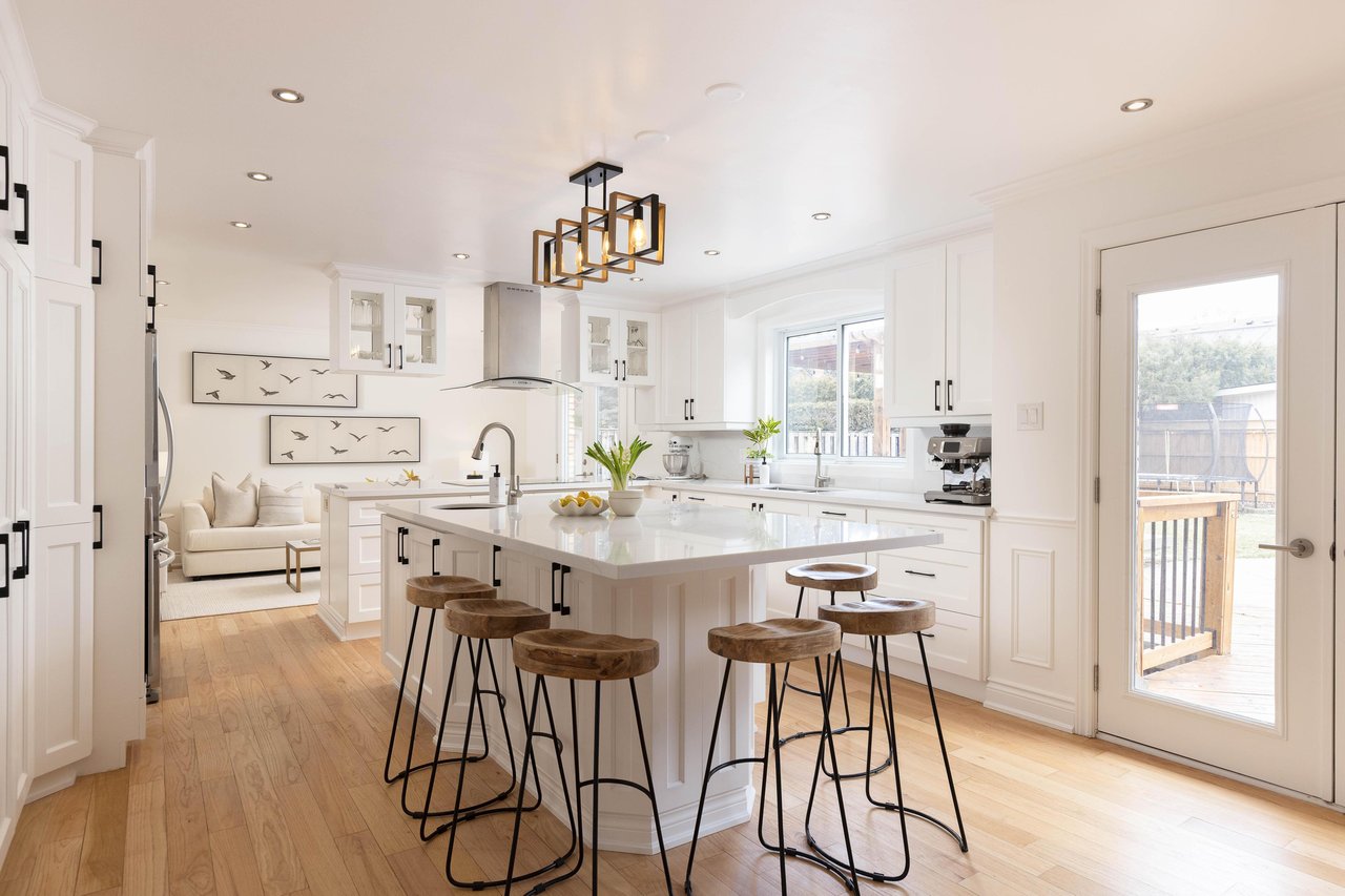 4456 Hawthorne Drive, Burlington, ON L7L 1G5