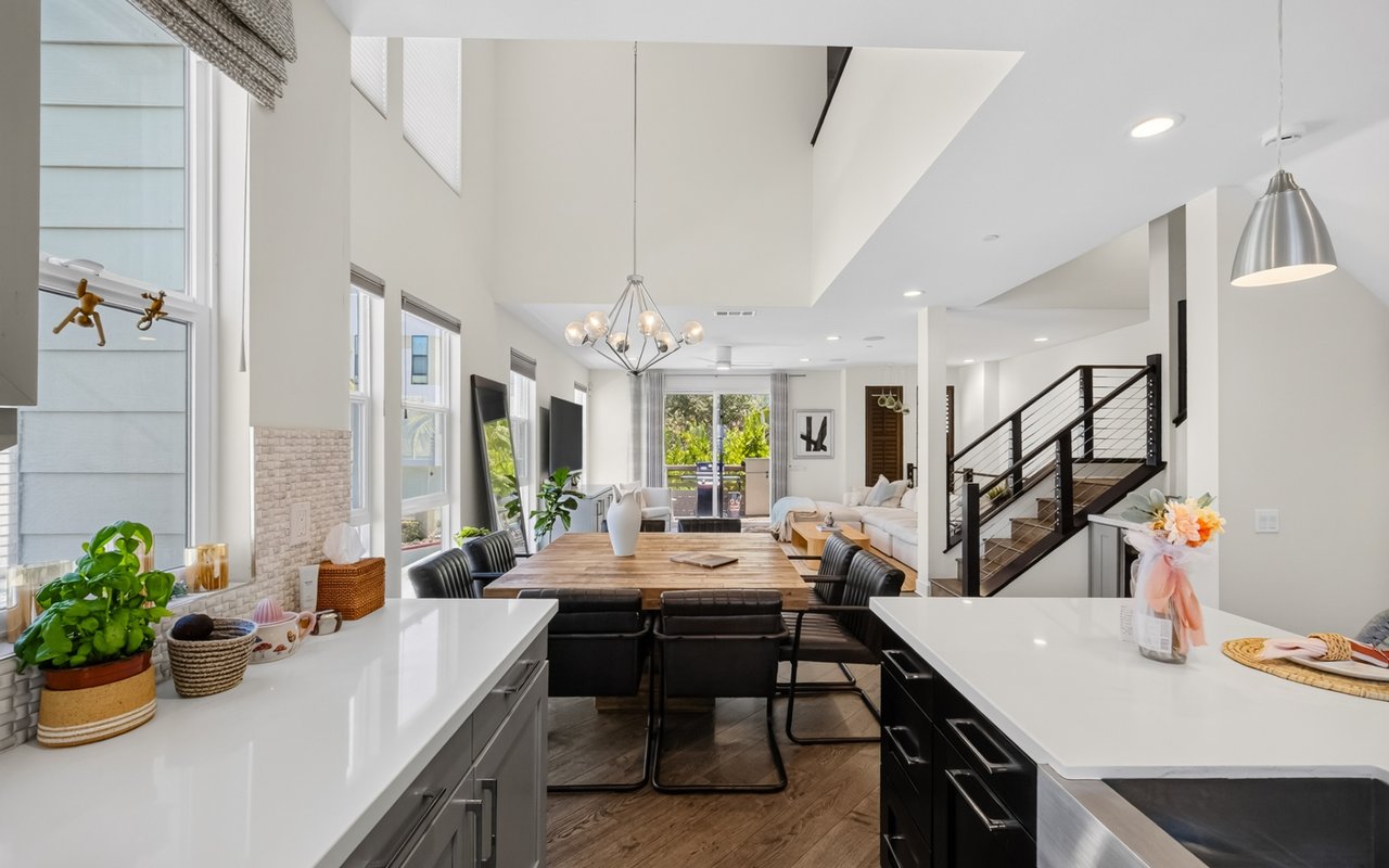 1687 Grand View