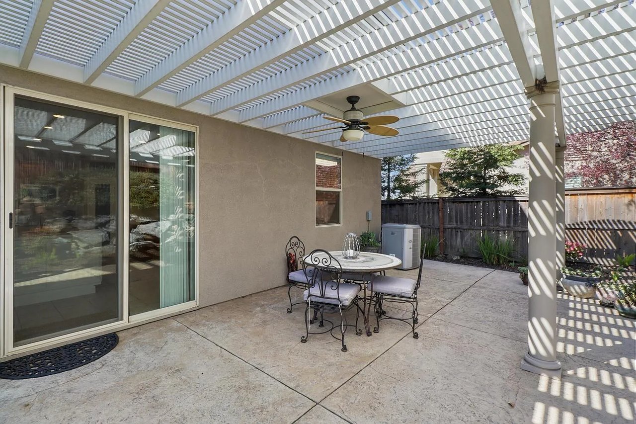 2200 Red Hawk Ct