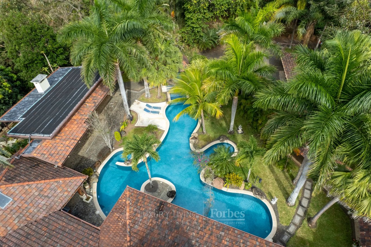 20875 - Villa Plumeria: Atenas, 3.8 Ha with Pool, Coffee Plantation & Views