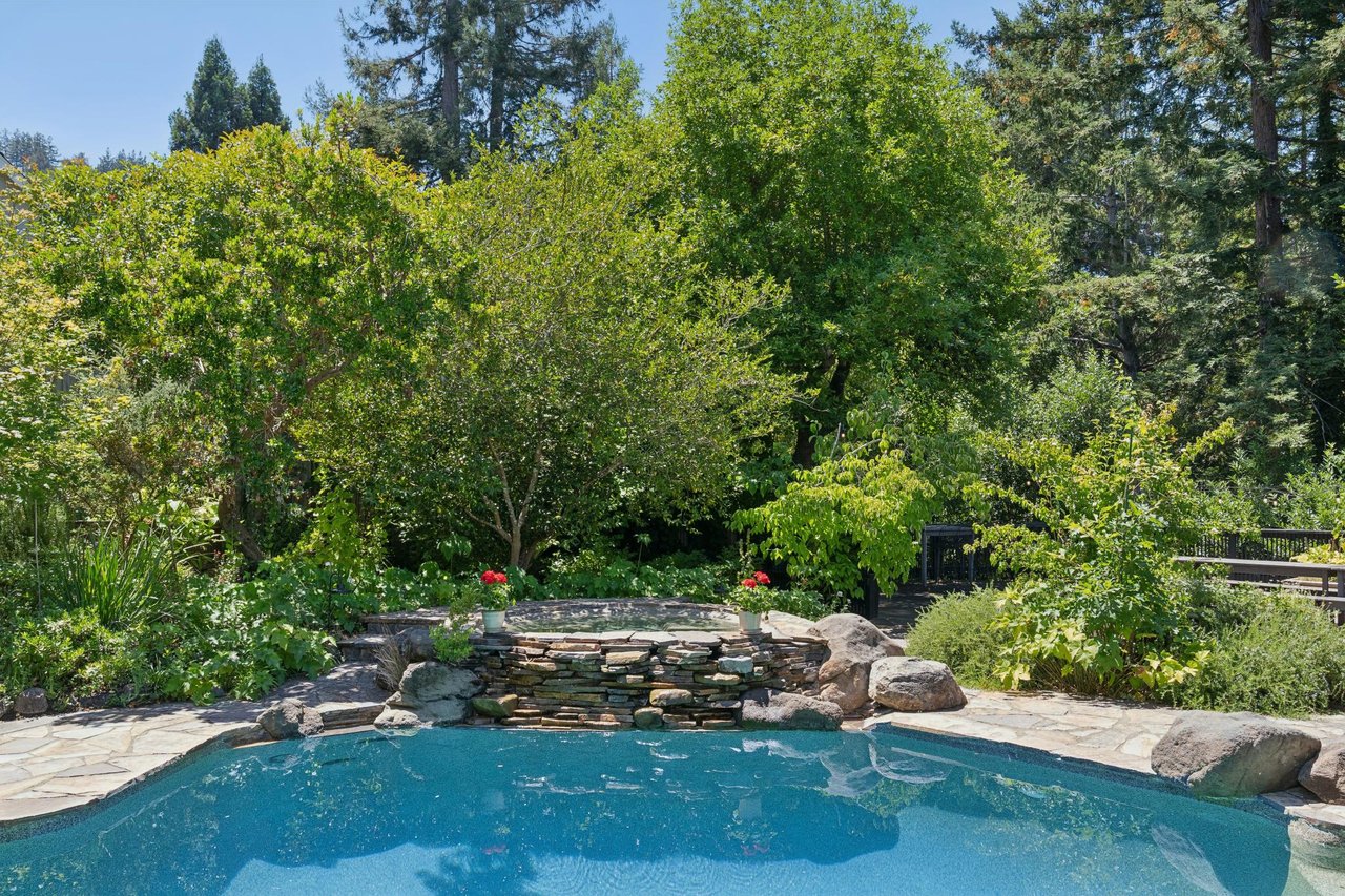 28 Black Log Rd