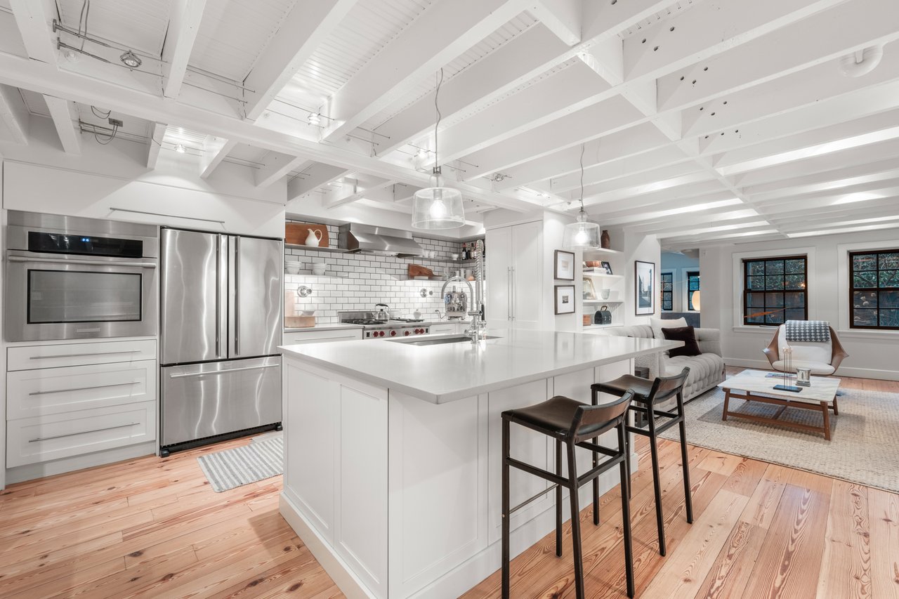 82 Pinckney Street, A