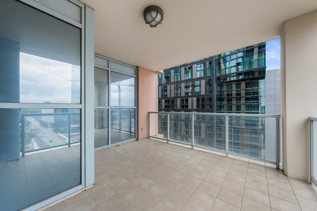 98 San Jacinto Blvd #807