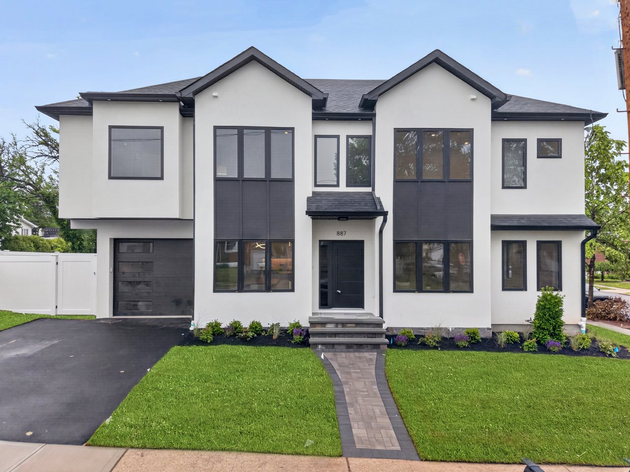 887 Linden Ave, Ridgefield, NJ 07657