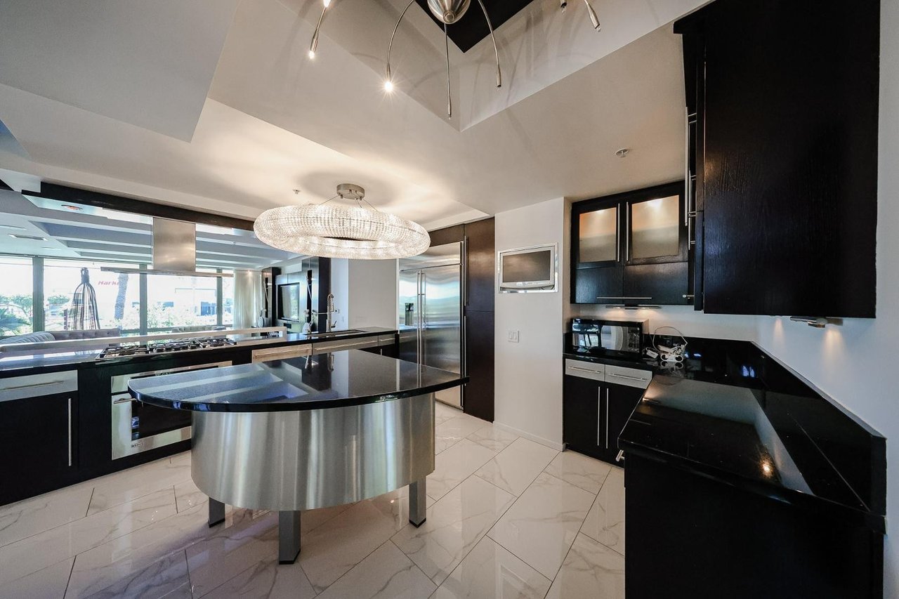 7157 E Rancho Vista Dr, #3006