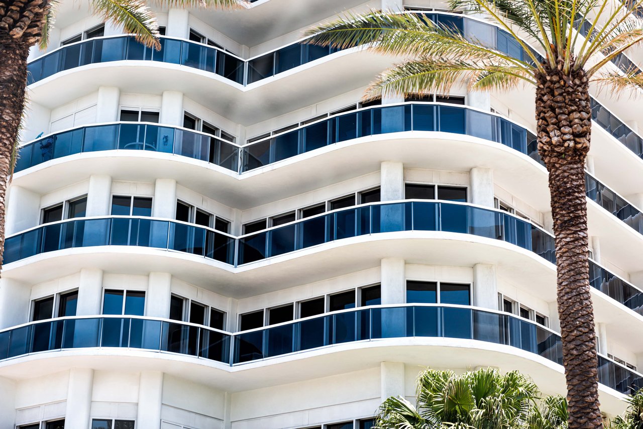 350 Las Olas Place Condo