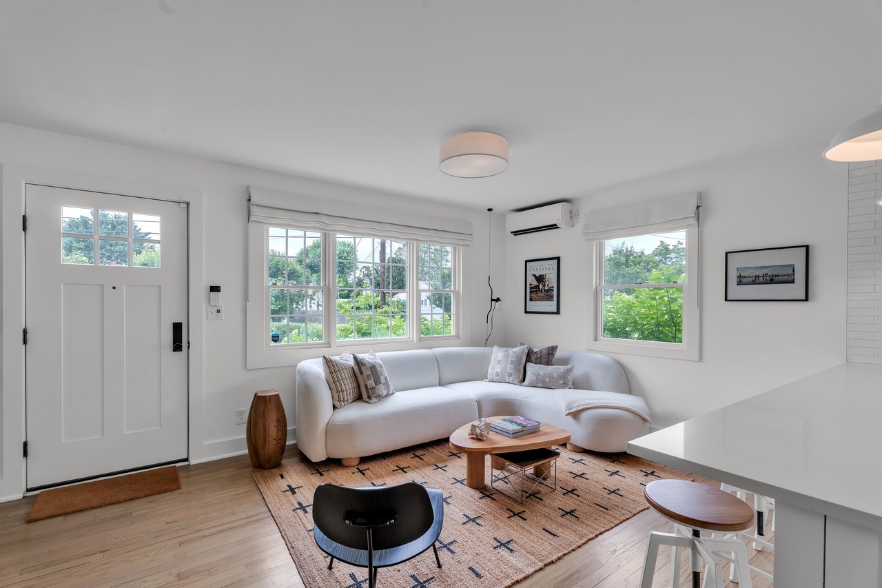  Stylish Cape Cod Retreat