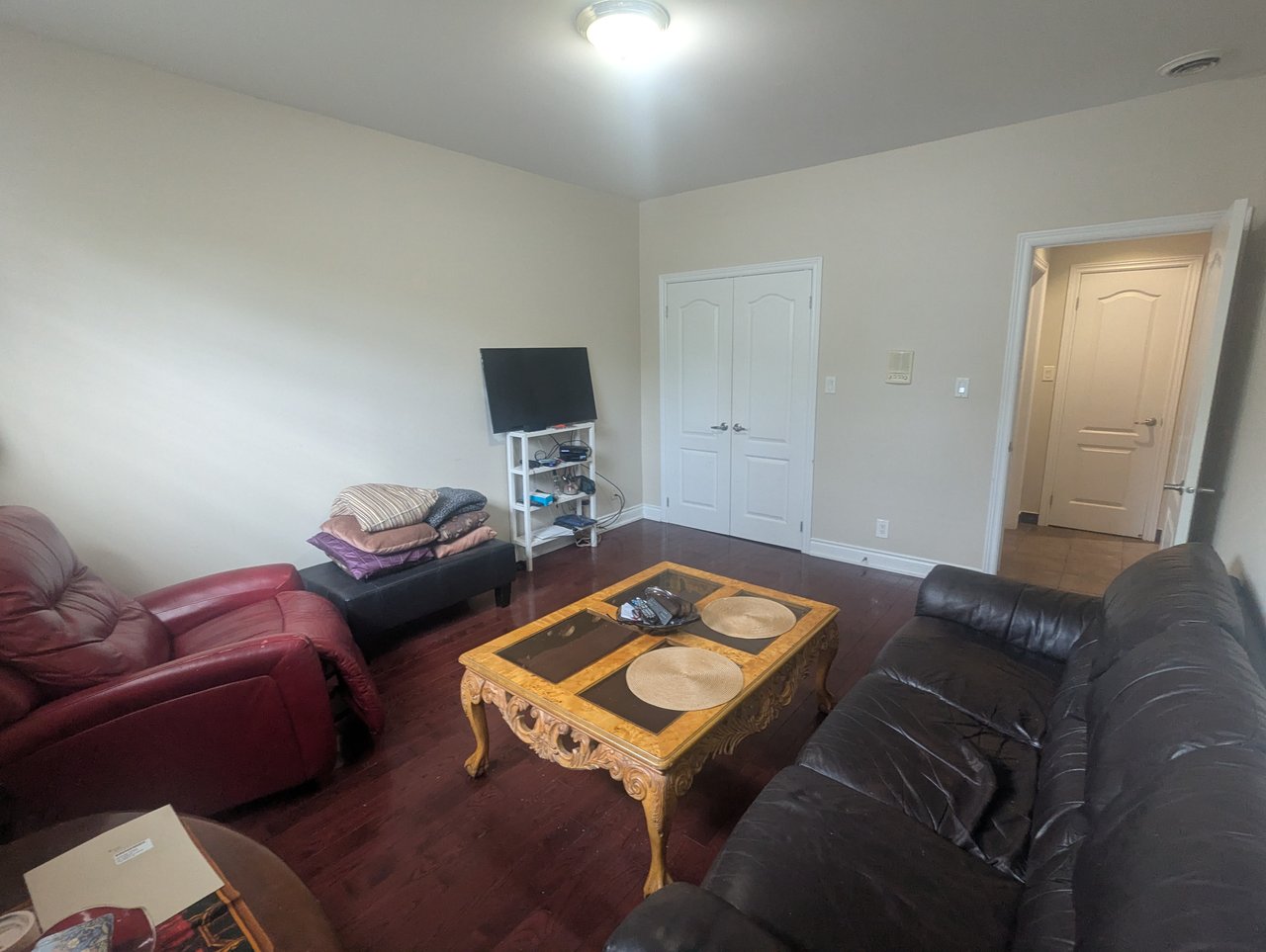48 Mississauga Rd N 4