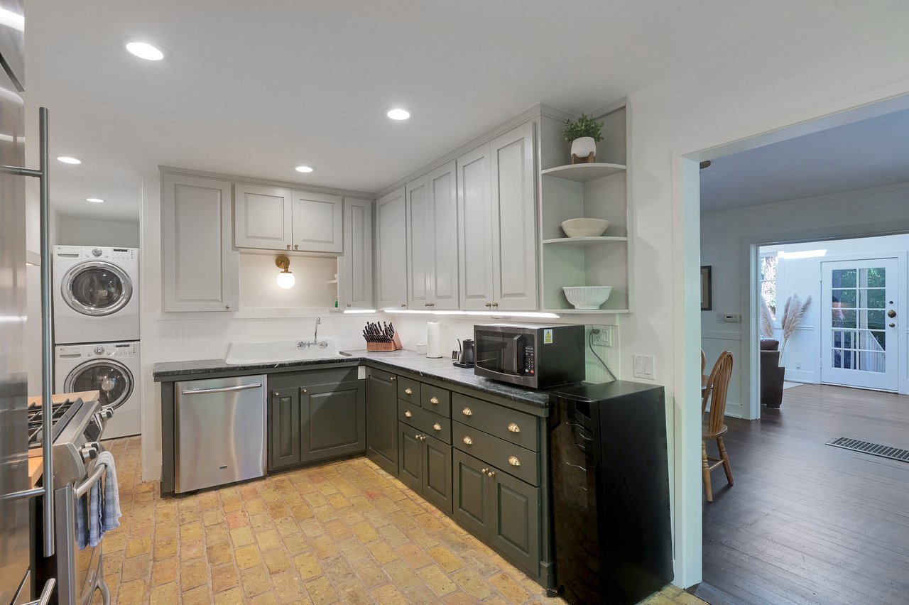 207 Madrone Ave