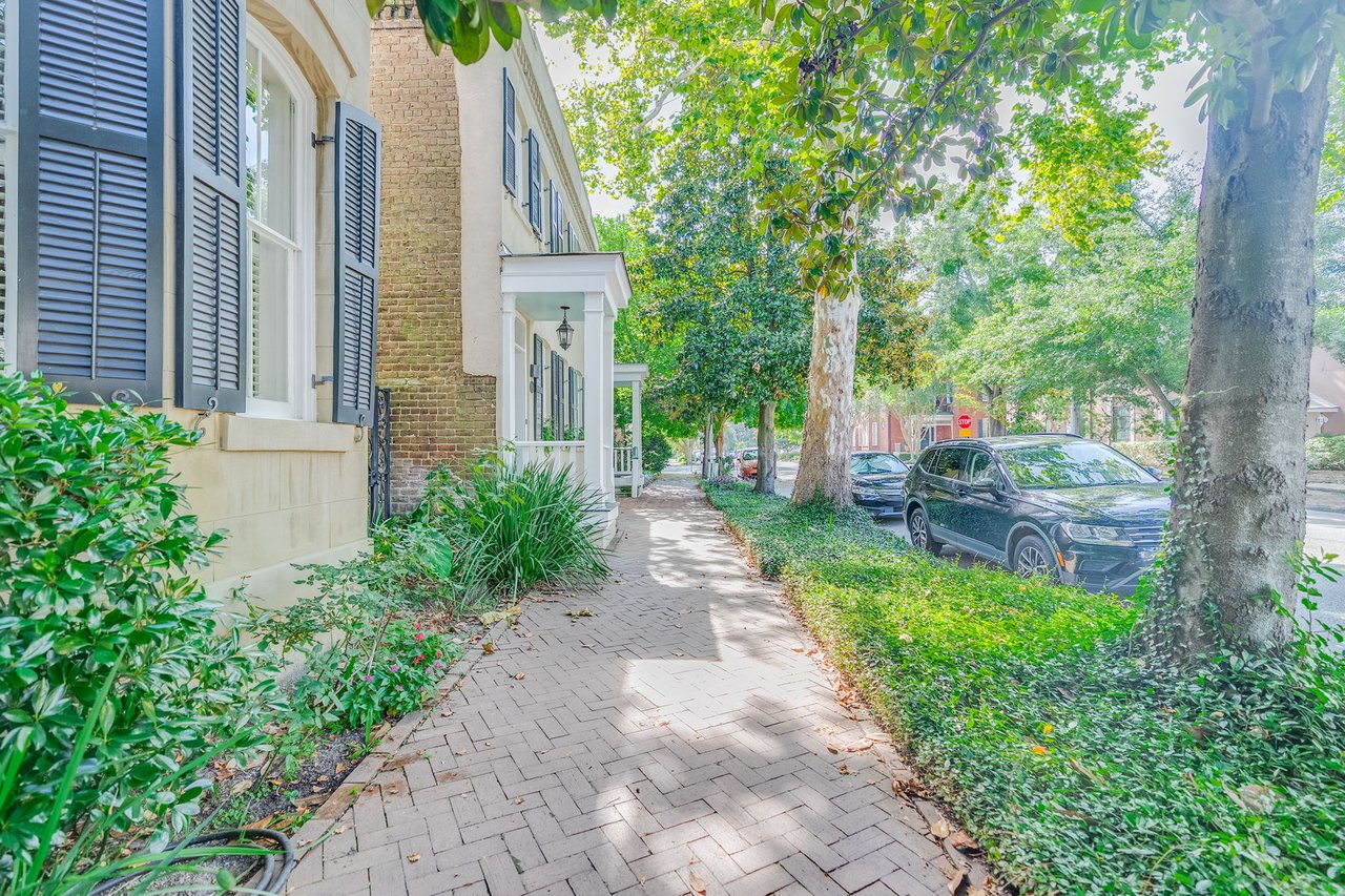 212 West Huntingdon Street