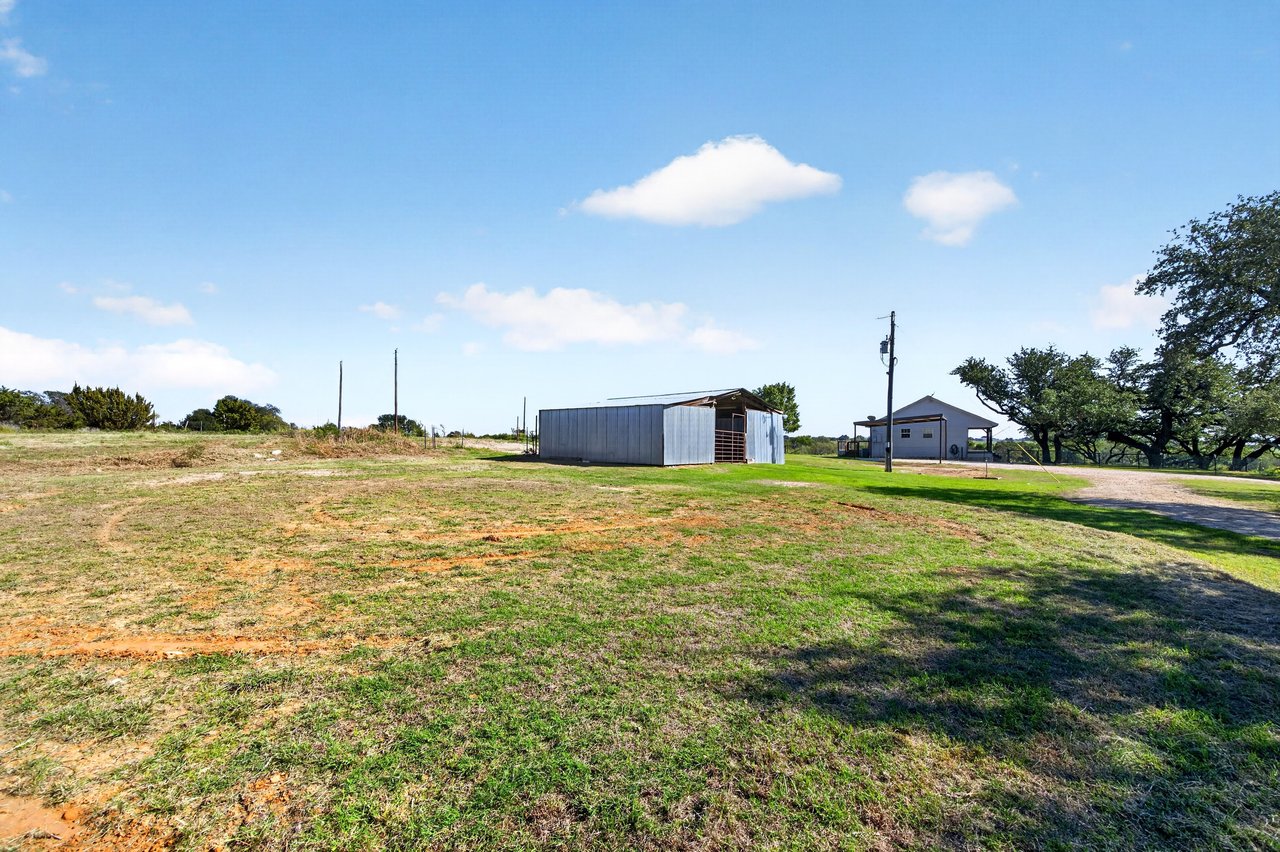 277 Private Road 1611