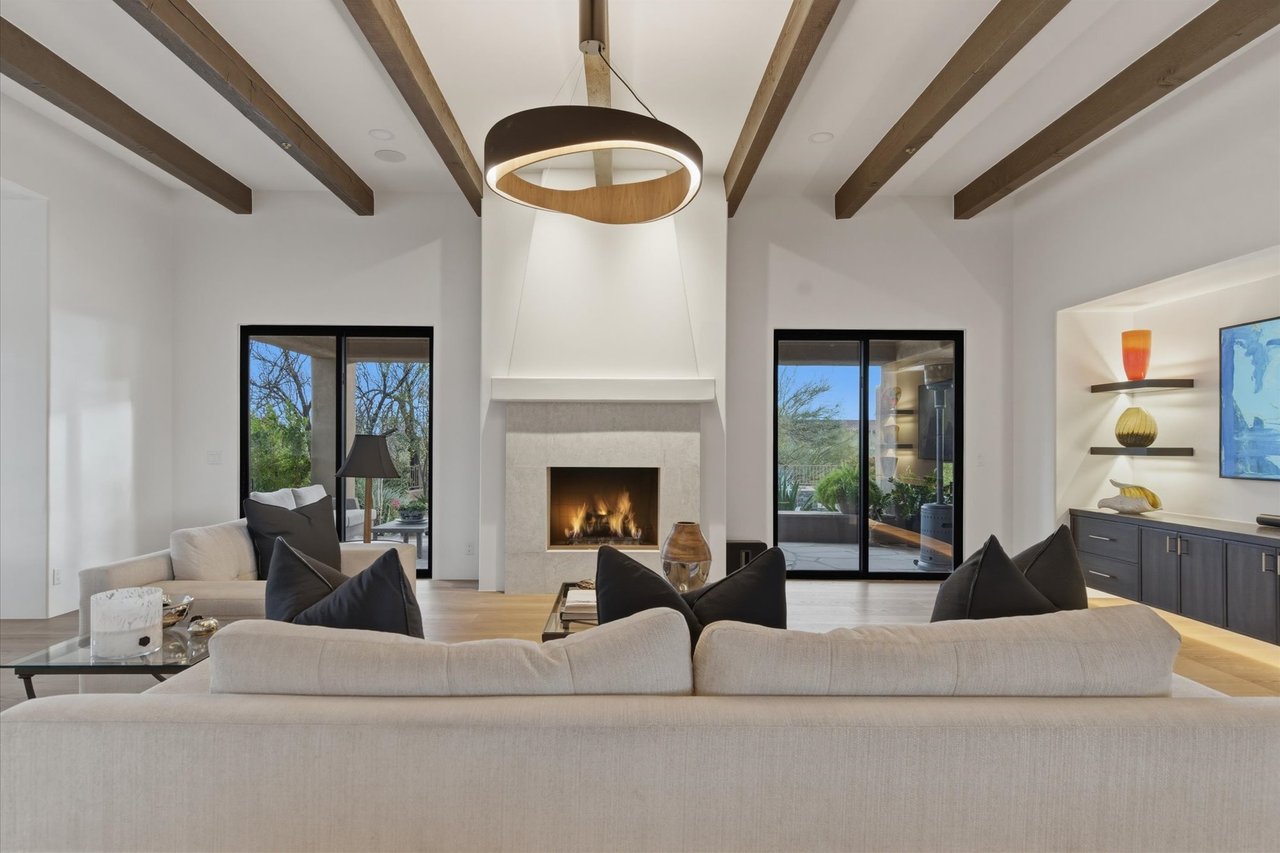 10046 E Hidden Valley Rd