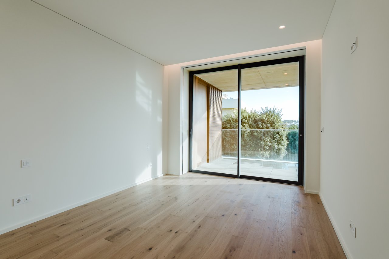 Luxurious 4-Bedroom Sea-View Apartment with Expansive Terrace and Parking in Vila Nova de Gaia