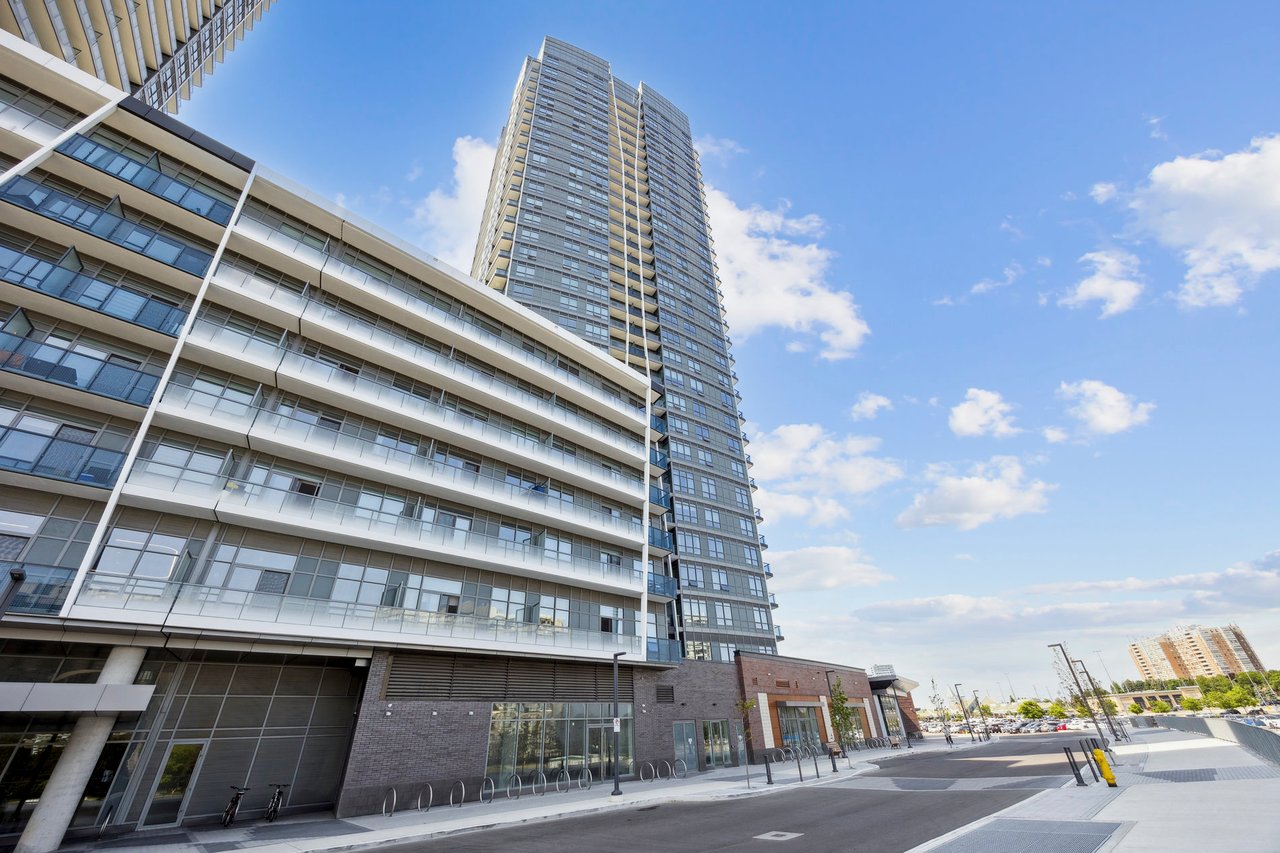 50 Upper Mall Way #2109