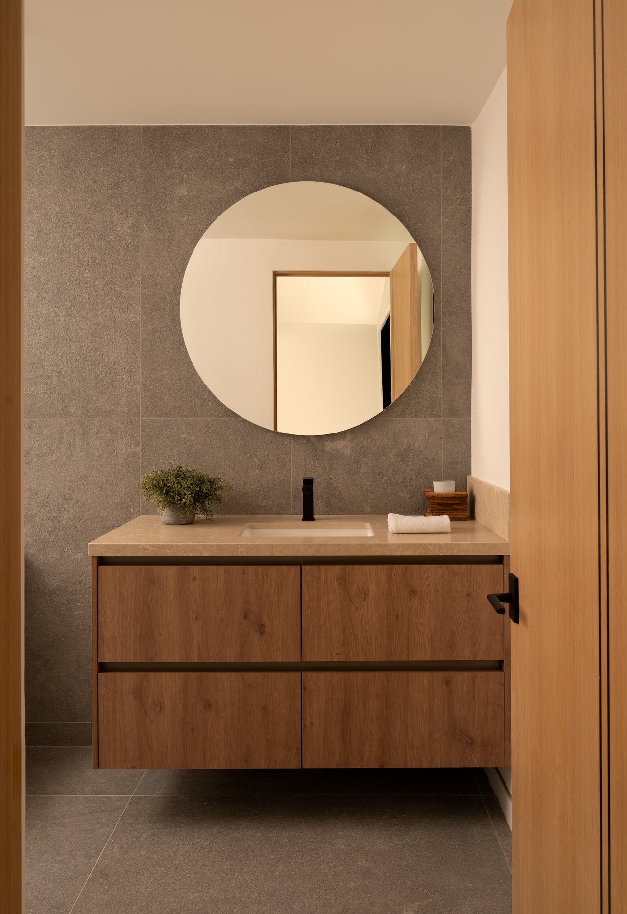 quintessential Hollywood Hills