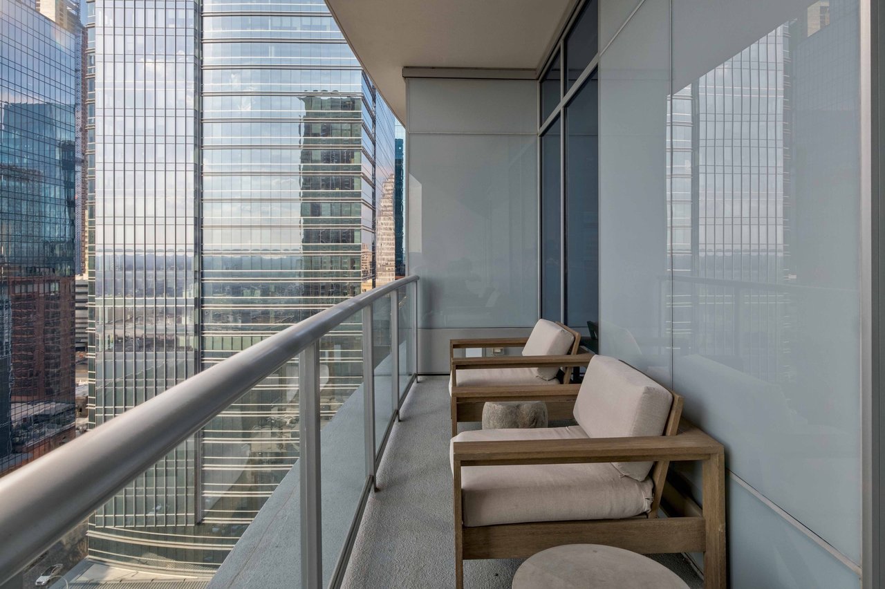 200 Congress Ave #18AE