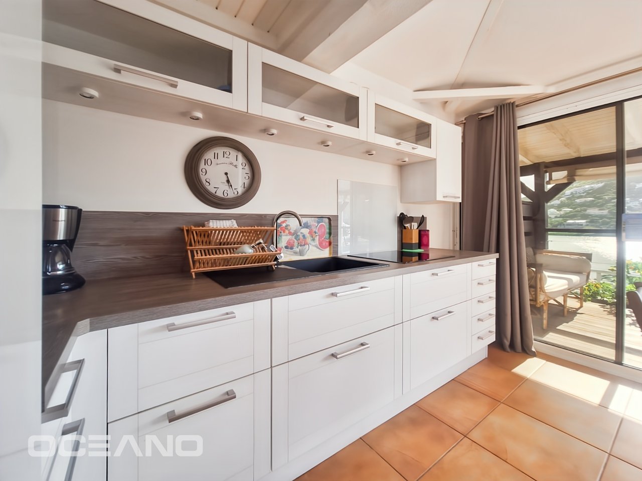 Sea-View Studio in Oyster Pond – Ideal for Investors