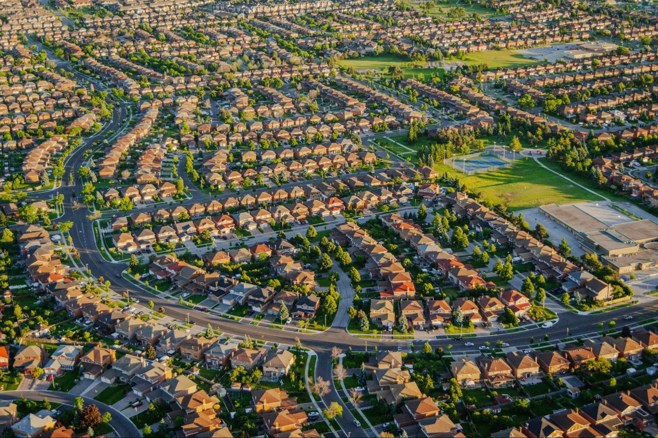 The Best Guard-Gated Communities in Las Vegas for Privacy-First Buyers