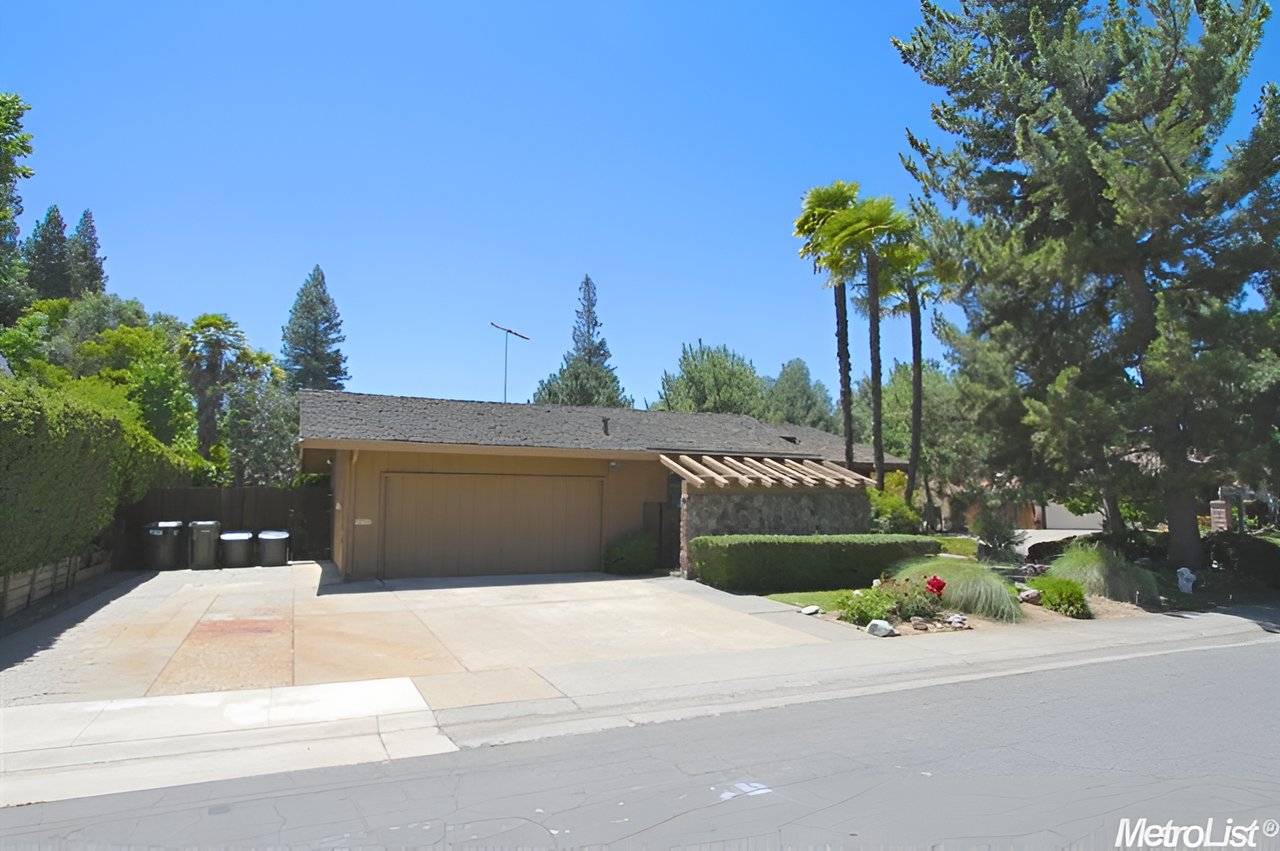 Sold! Happy Buyers in Fair Oaks!