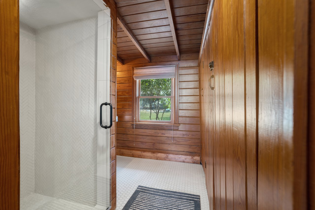 2nd Bath in the Main Cabin