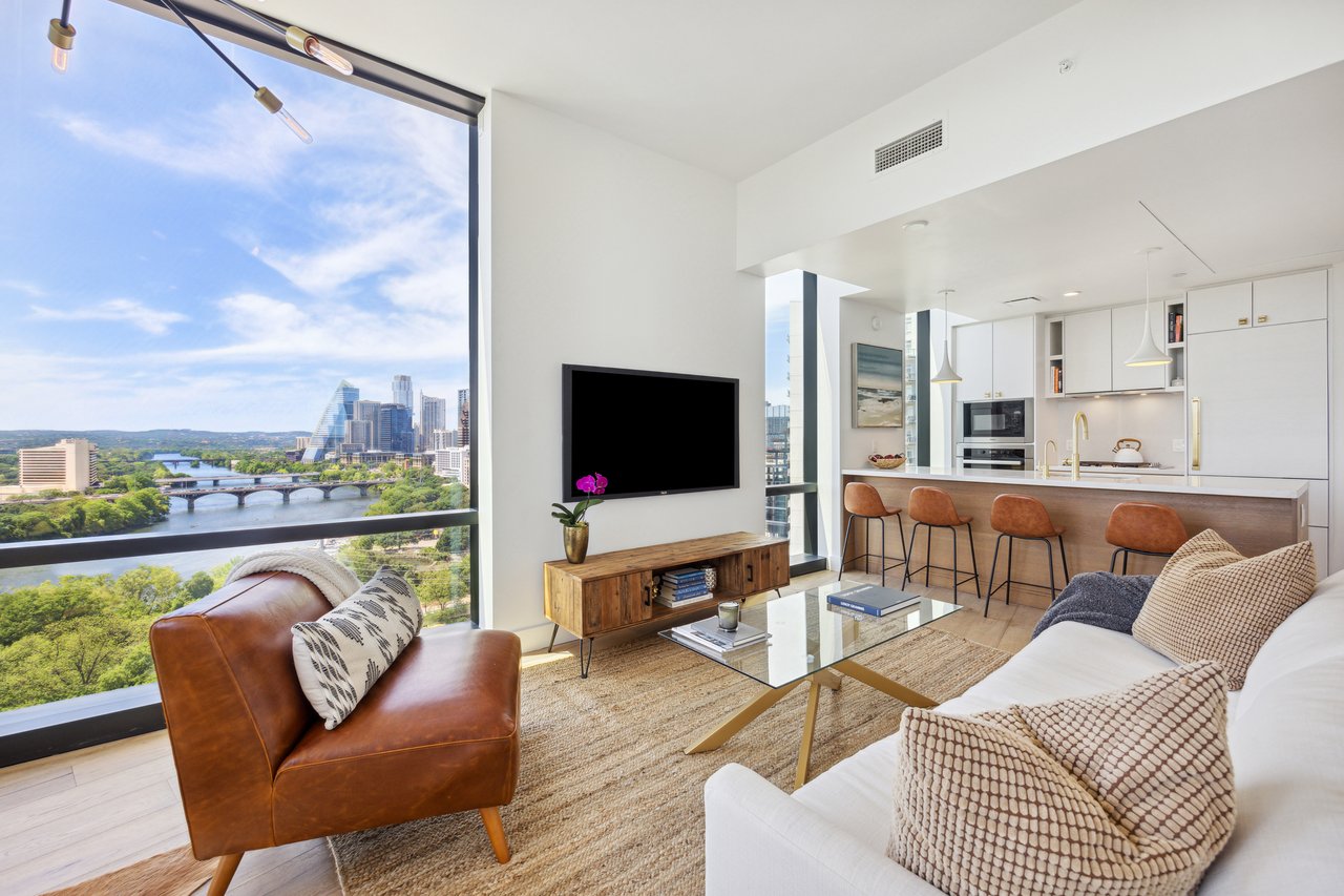 70 Rainey Street, Unit 1402