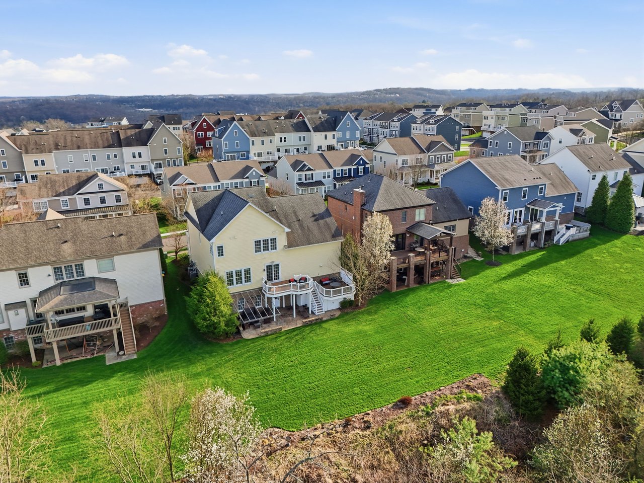 EXCLUSIVE LISTING  -  1234 Newbury Highland