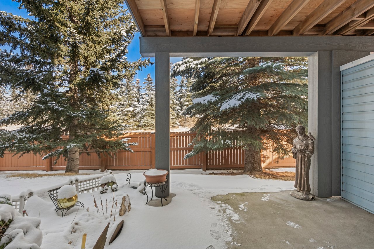 180 Valley Ridge Heights NW