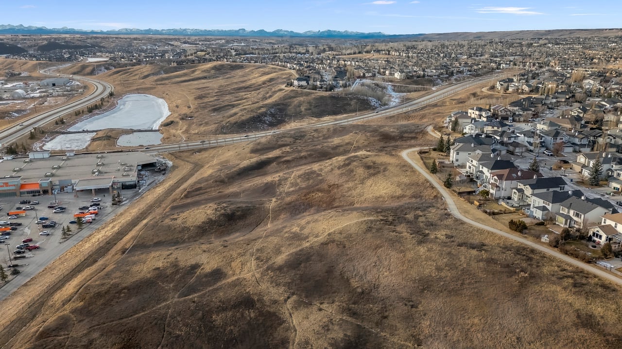 98 Tuscany Ravine Close NW