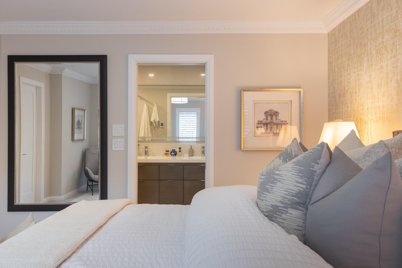 1064 Queen Street W 32A