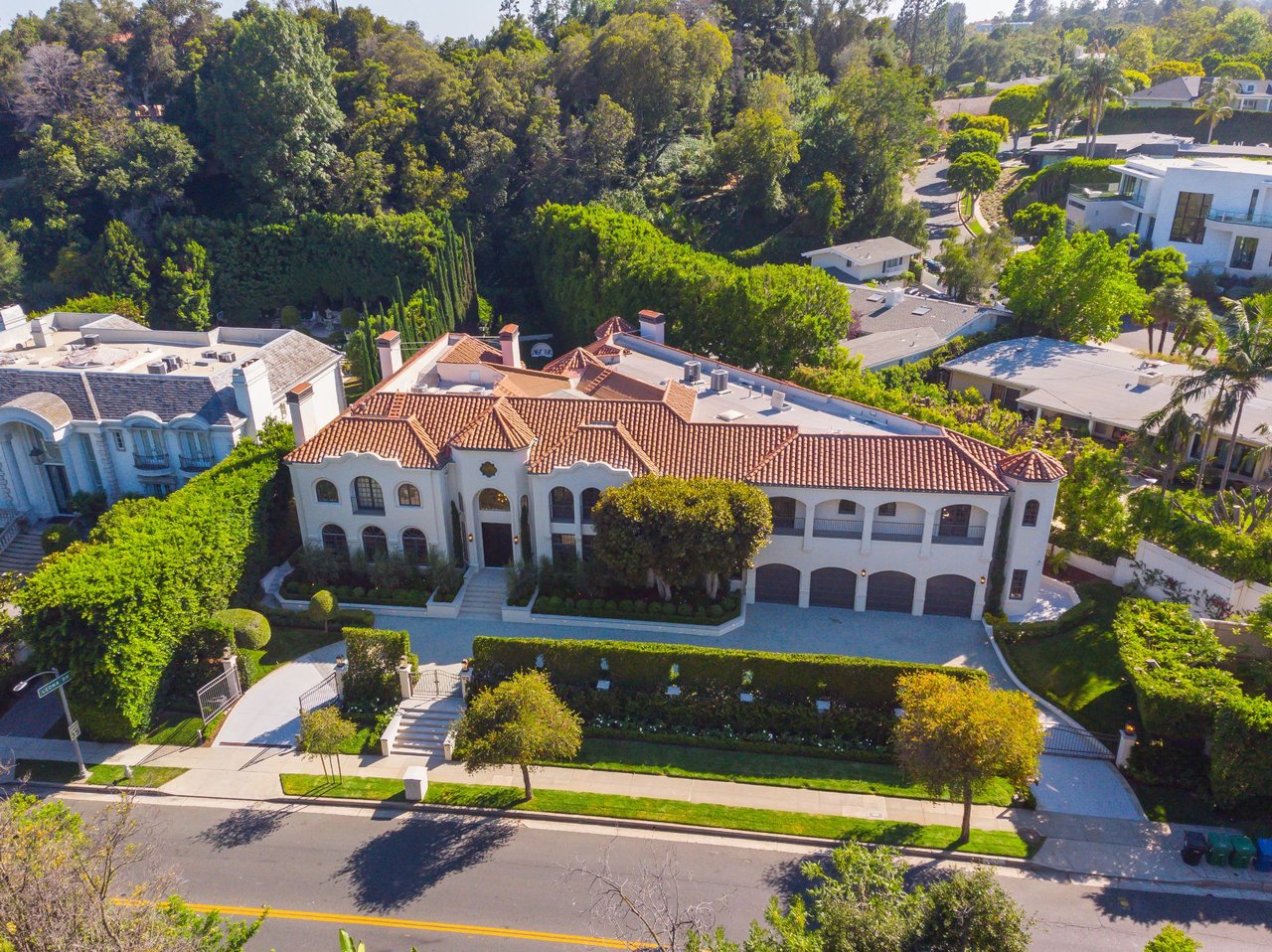 1275 Benedict Canyon Dr