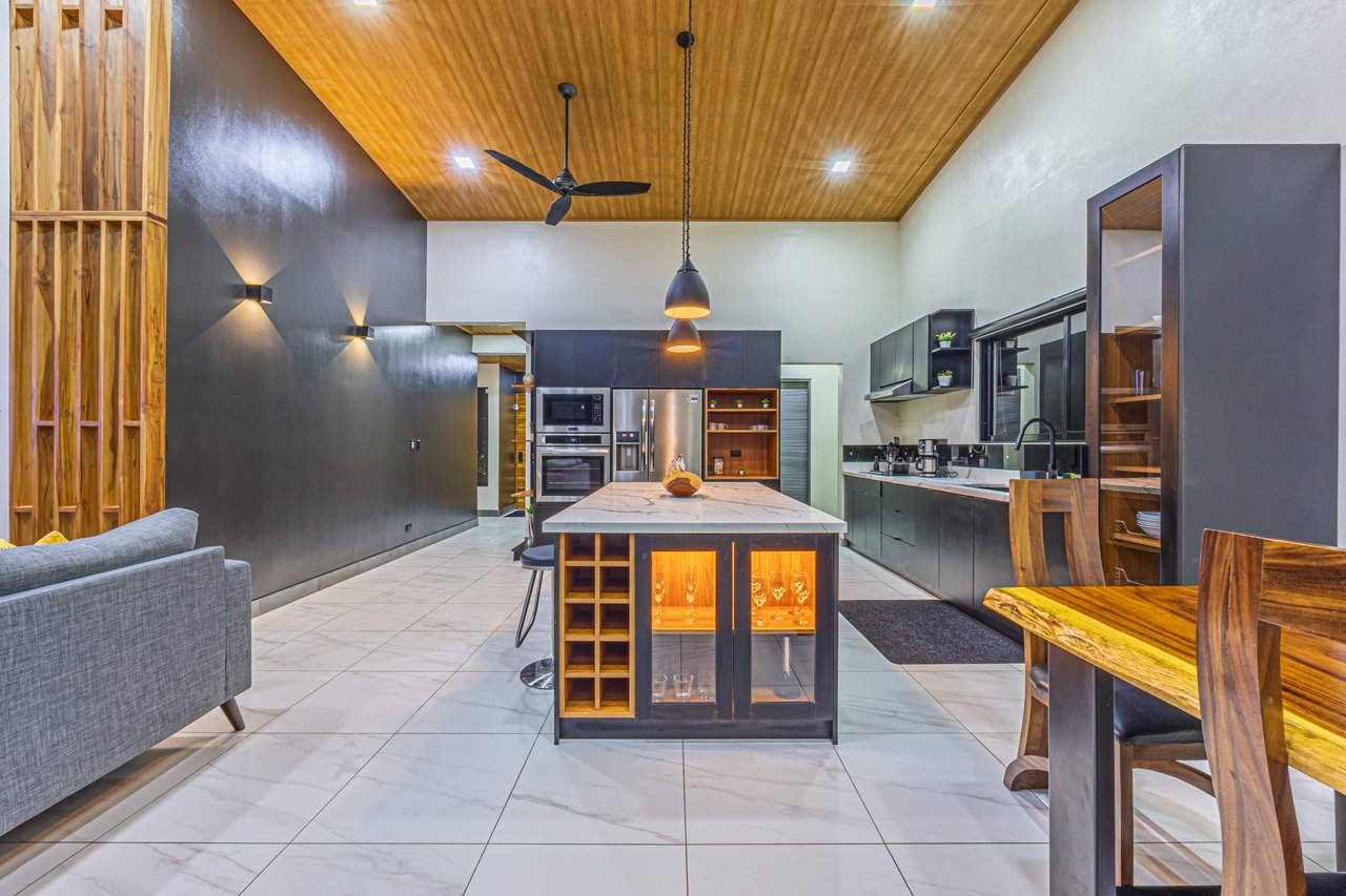Casa Palma – Brand New Luxury 4BR/4.5BA Home with Stunning Sunset Views in Quepos