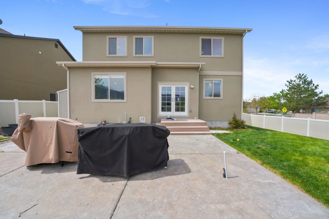 6674 N Malachite Way