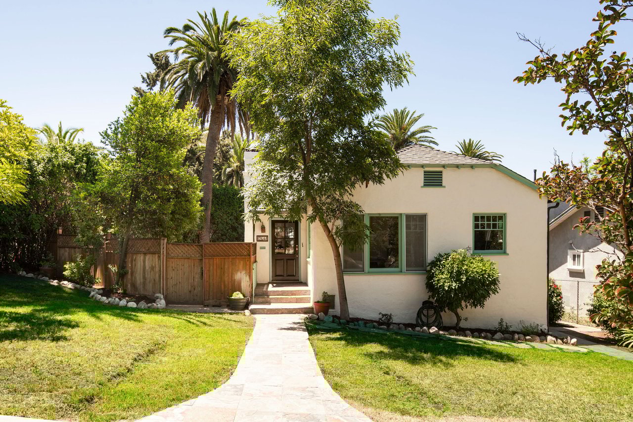 Charming 1928 Stucco Bungalow in the Heart of Pasadena