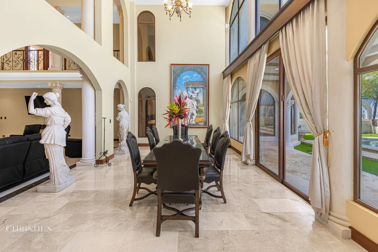 Hermosa Villa Beachfront Estate