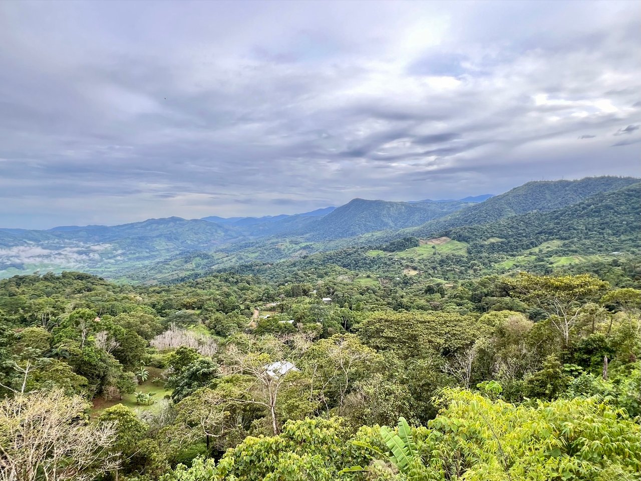 Strategically Located Property with Panoramic Views and Development Potential in Tinamastes