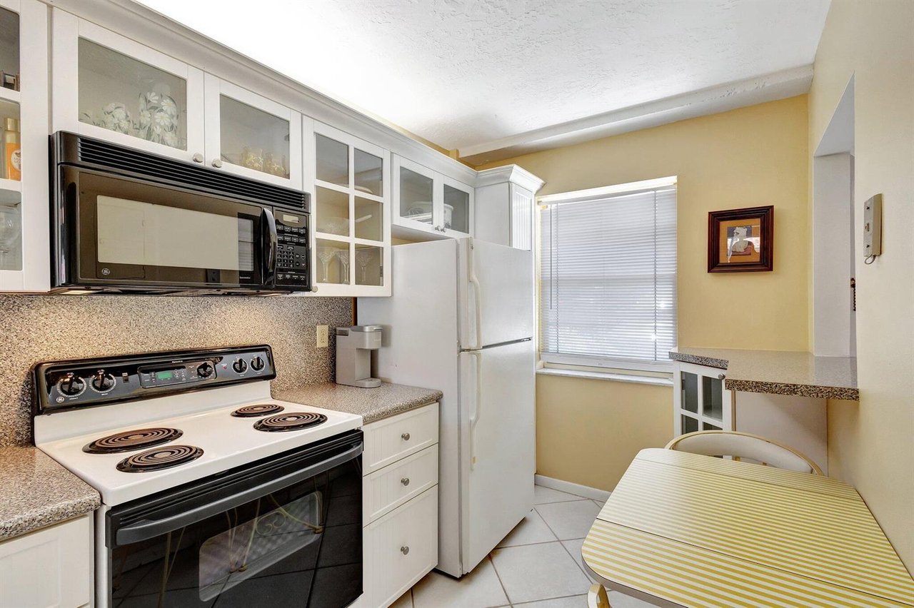 105 Paradise Harbour Boulevard #109