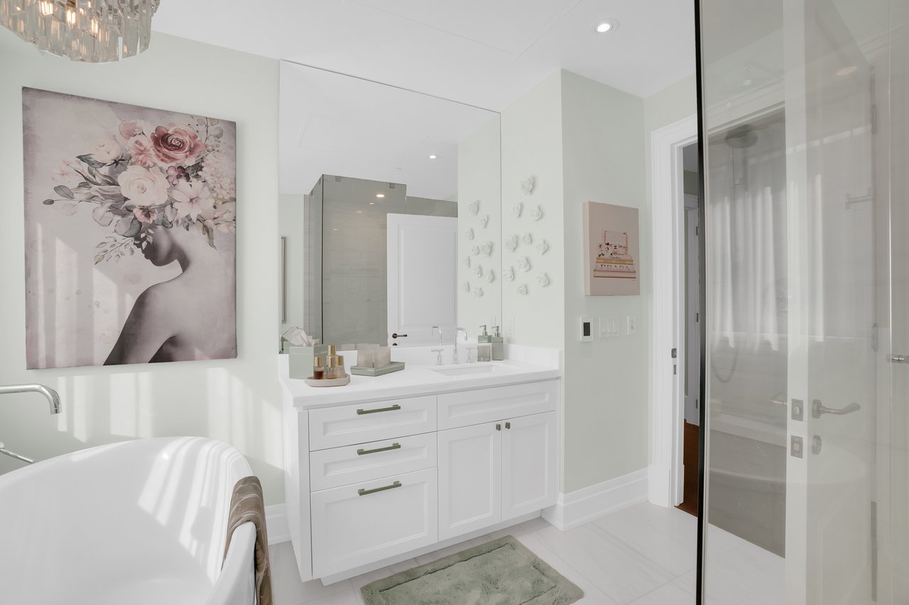 4 The Kingsway #404, Toronto Ontario