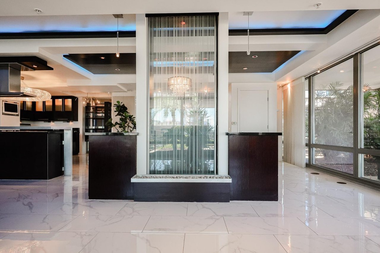 7157 E Rancho Vista Dr, #3006
