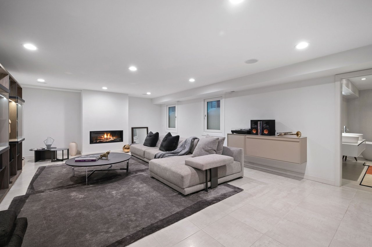 2321 N. Geneva Terrace, Unit C