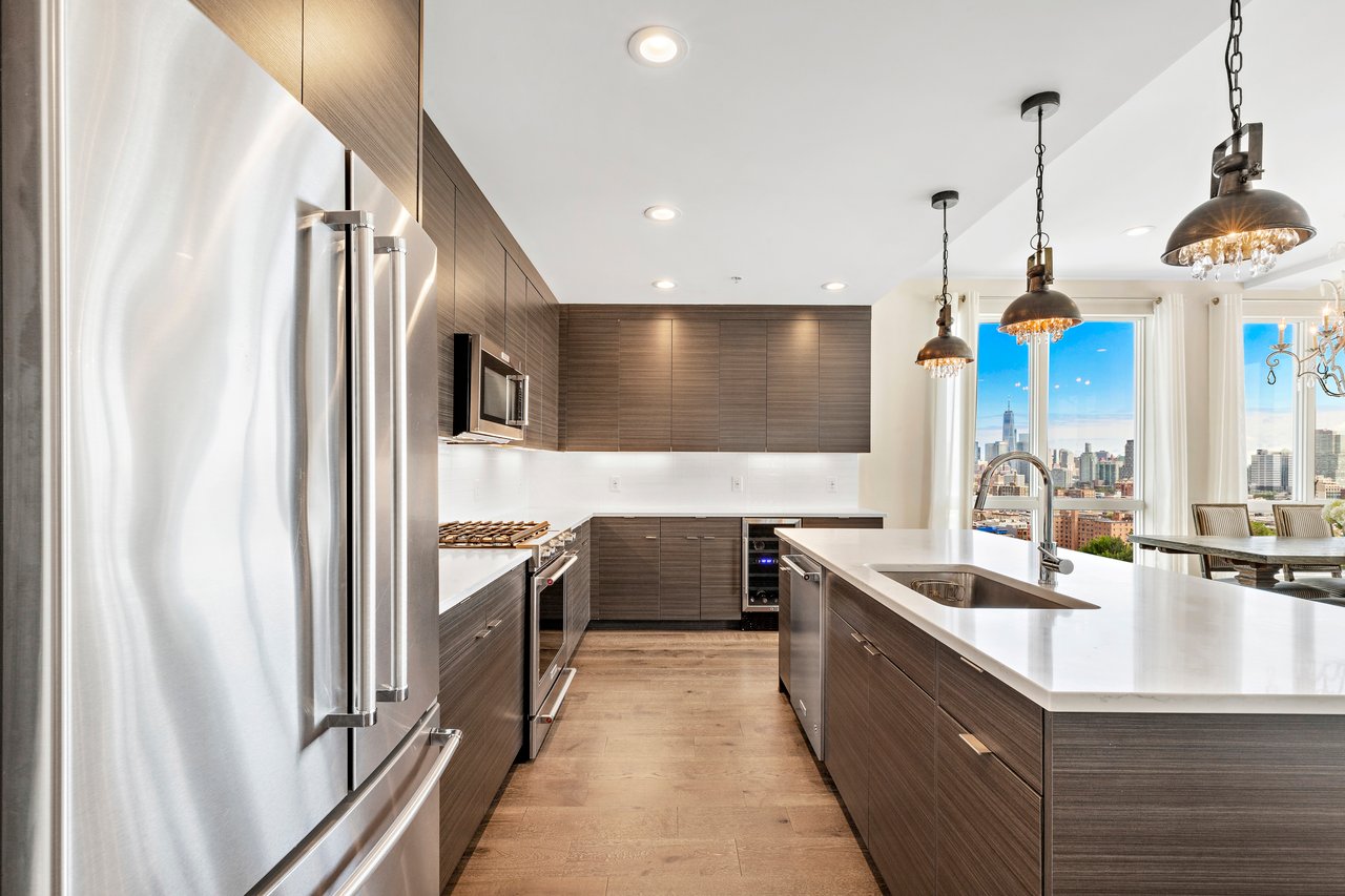 502 PALISADE AVE Unit: PH601