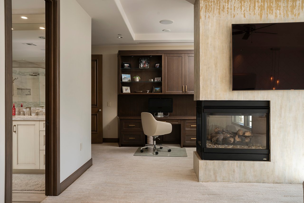 2211 E CAMELBACK Road, 1203