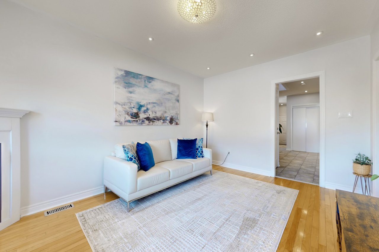 851 Clemens Crescent