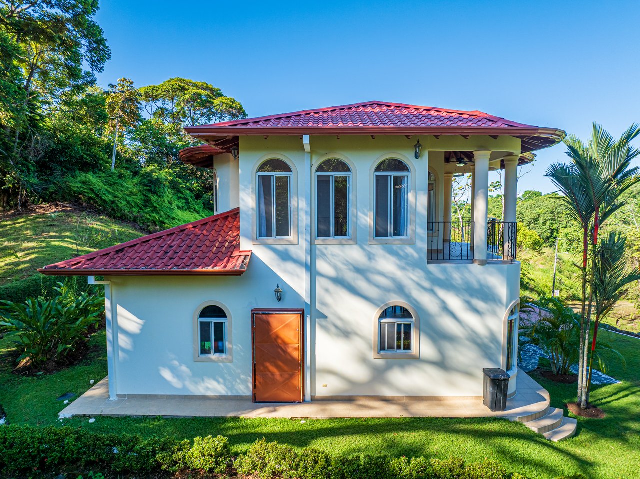 Elegant 3 Bedroom + Office Jungle Home in Puesta Del Sol, Ojochal
