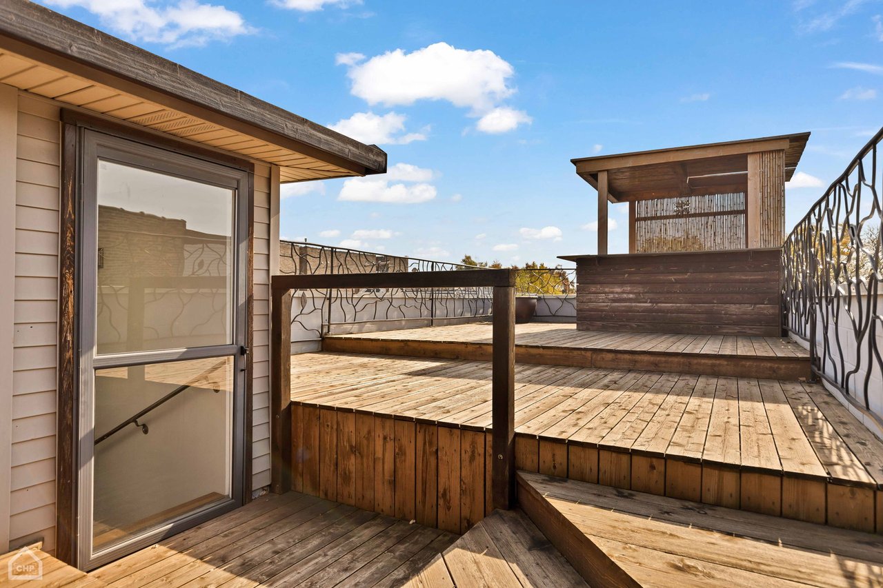 2115 W Superior Street 