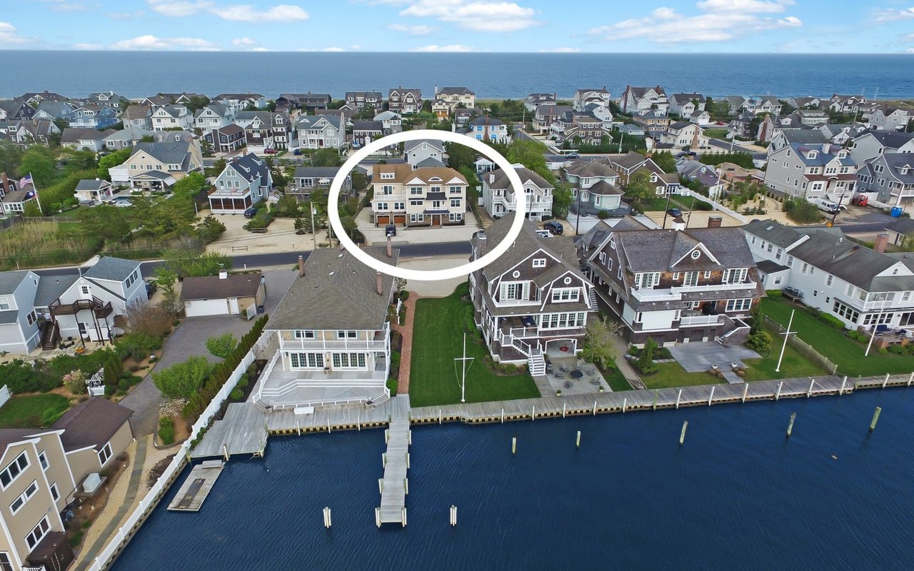 Discover the Charm and Beauty of 901 Barnegat Lane, Mantoloking