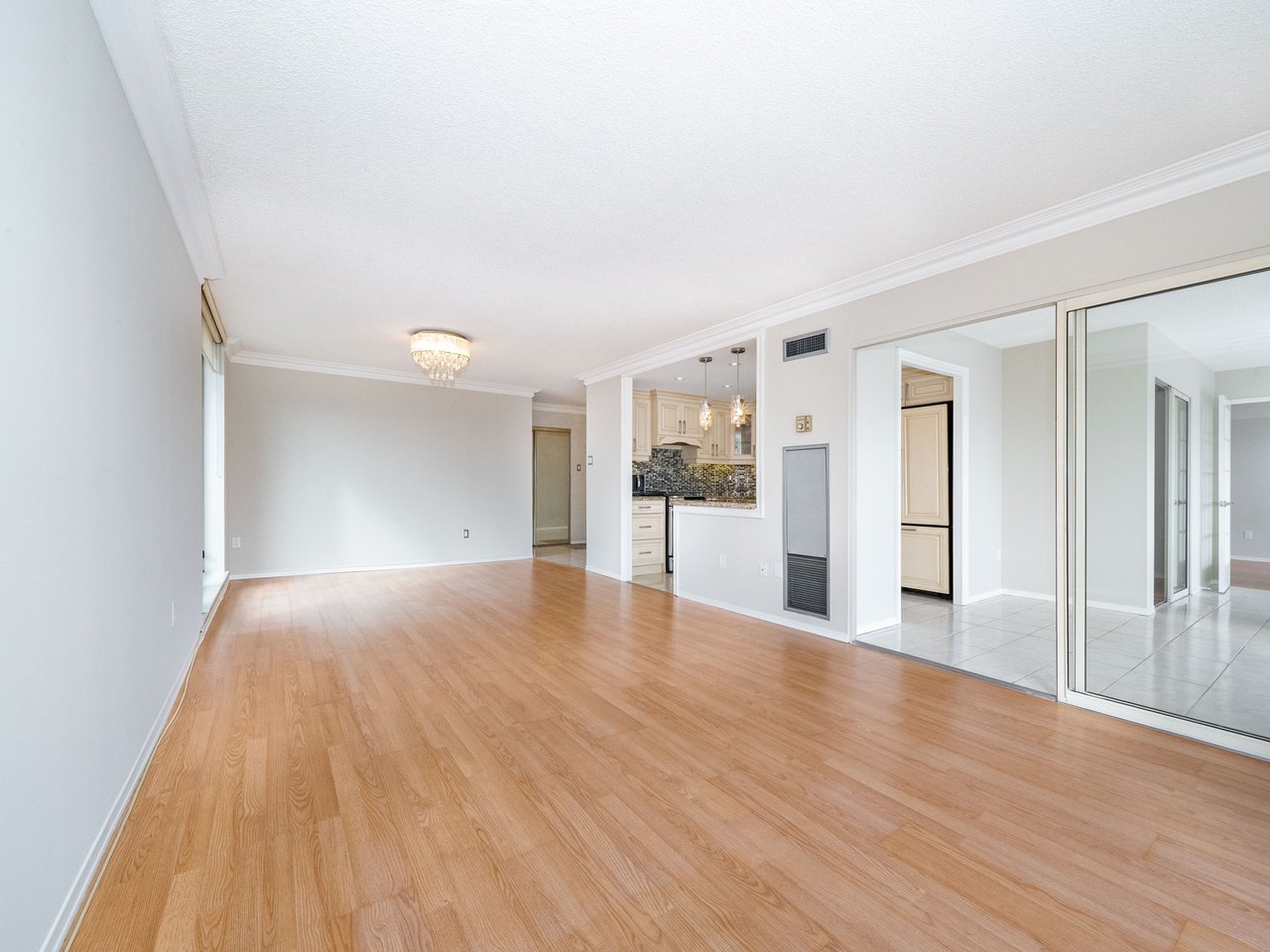 30 Harding Boulevard W, 404